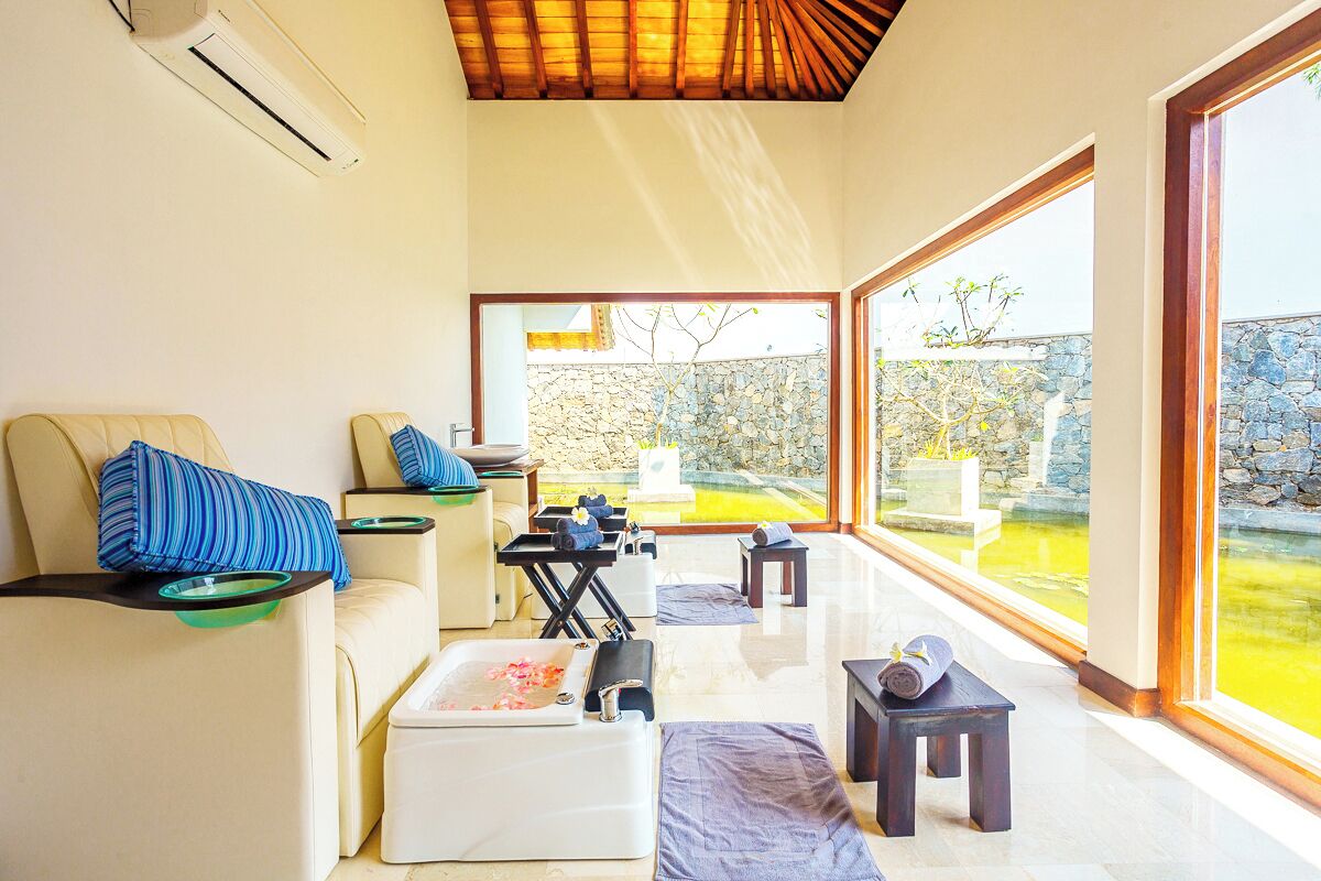 Couples treatment room(s), hot tub, steam room