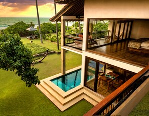 A two-story house with a swimming pool on the ground floor, a balcony with a view of the ocean, and a dining area on the upper floor. - Wattura Resort and Spa (Negombo)