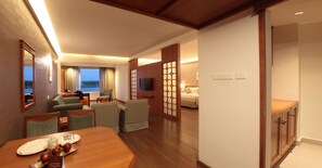 Presidential Suite | Living area | 321-inch LED TV with cable channels, TV - Monsoon Empress (Kanayannur)