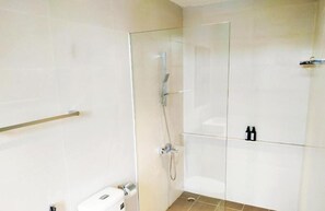 Shower, free toiletries, hair dryer, slippers