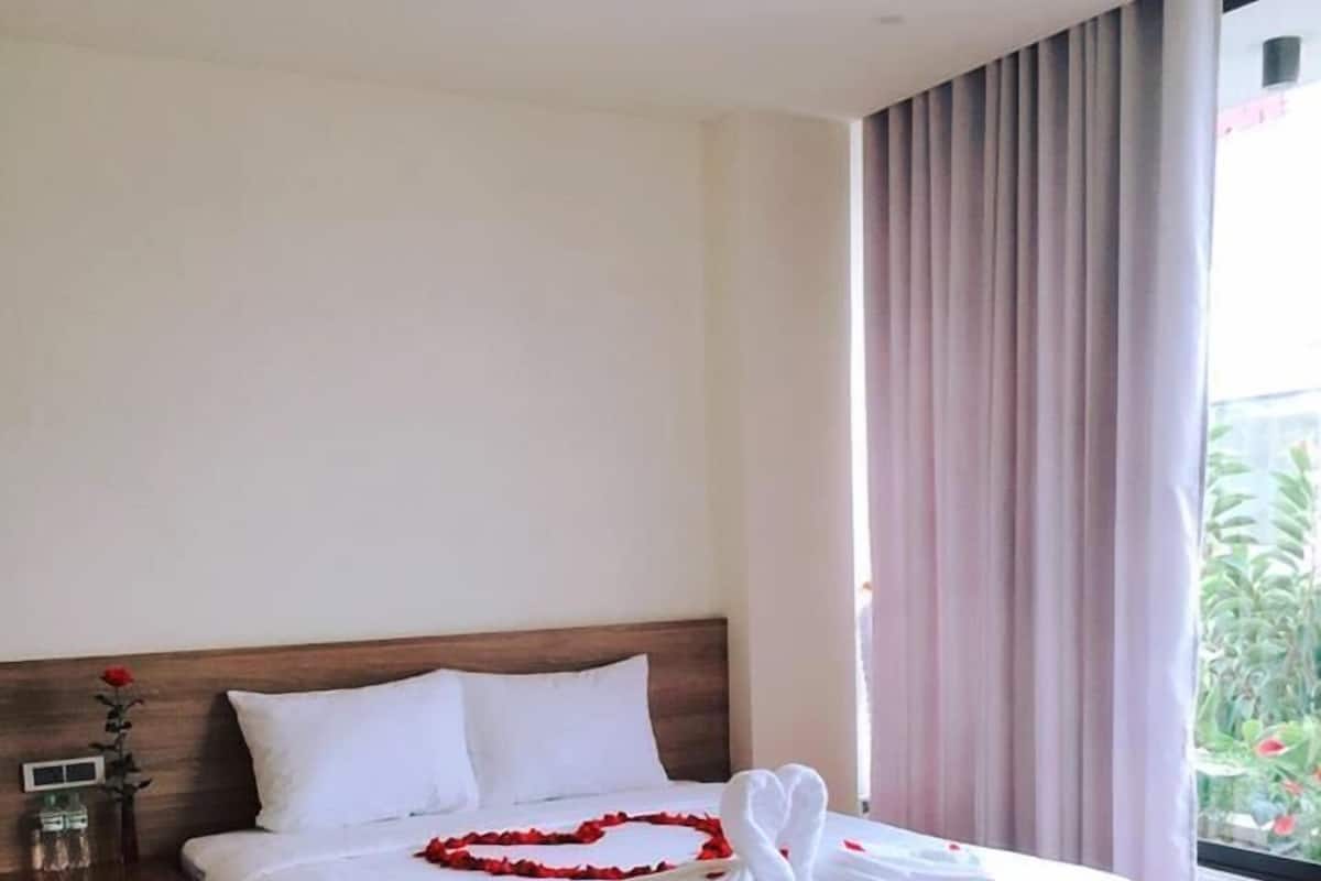 Schreibtisch, Verdunkelungsvorhänge, kostenloses WLAN, Bettwäsche