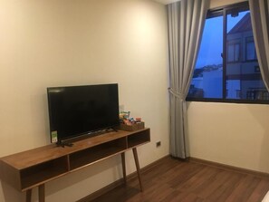 Desk, blackout drapes, free WiFi, bed sheets - Ivy Hotel Da Lat (Da Lat)