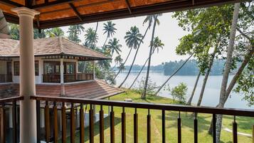 River Panorama Rooms | Terrace/patio