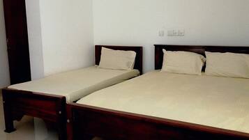 Chambre Triple, plusieurs lits, non-fumeurs | Chambres insonorisées, Wi-Fi gratuit