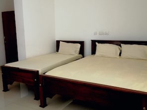 Chambre Triple, plusieurs lits, non-fumeurs | Chambres insonorisées, Wi-Fi gratuit