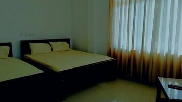 Triple Room, Multiple Beds, Non Smoking | Soundproofing, free WiFi