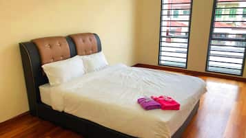 Rumah, 3 kamar tidur | 3 kamar tidur, tirai kedap cahaya, dan setrika/meja setrika