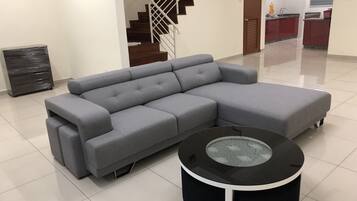 Rumah, 3 kamar tidur | Ruang keluarga | TV layar datar