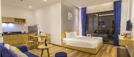 Luxury-Studiosuite, 1 King-Bett, Nichtraucher, Stadtblick (Double) | Minibar, Schreibtisch, Verdunkelungsvorhänge, schallisolierte Zimmer