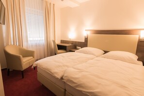 In-room safe, free WiFi, bed sheets - Hotel & Restaurant Jägerhof (Kerpen)