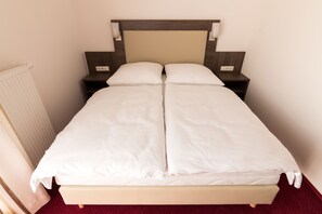 In-room safe, free WiFi, bed sheets - Hotel & Restaurant Jägerhof (Kerpen)