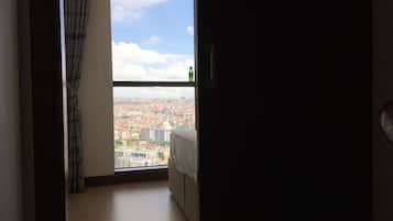 Apartment | Desk, iron/ironing board, free WiFi, bed sheets