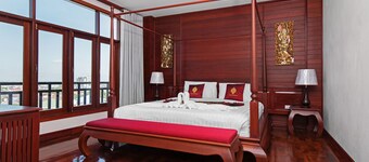 Manorom Chateau Hotel