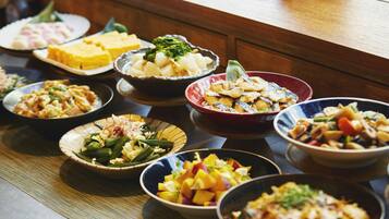 Desayuno buffet diario (JPY 2000 por persona)