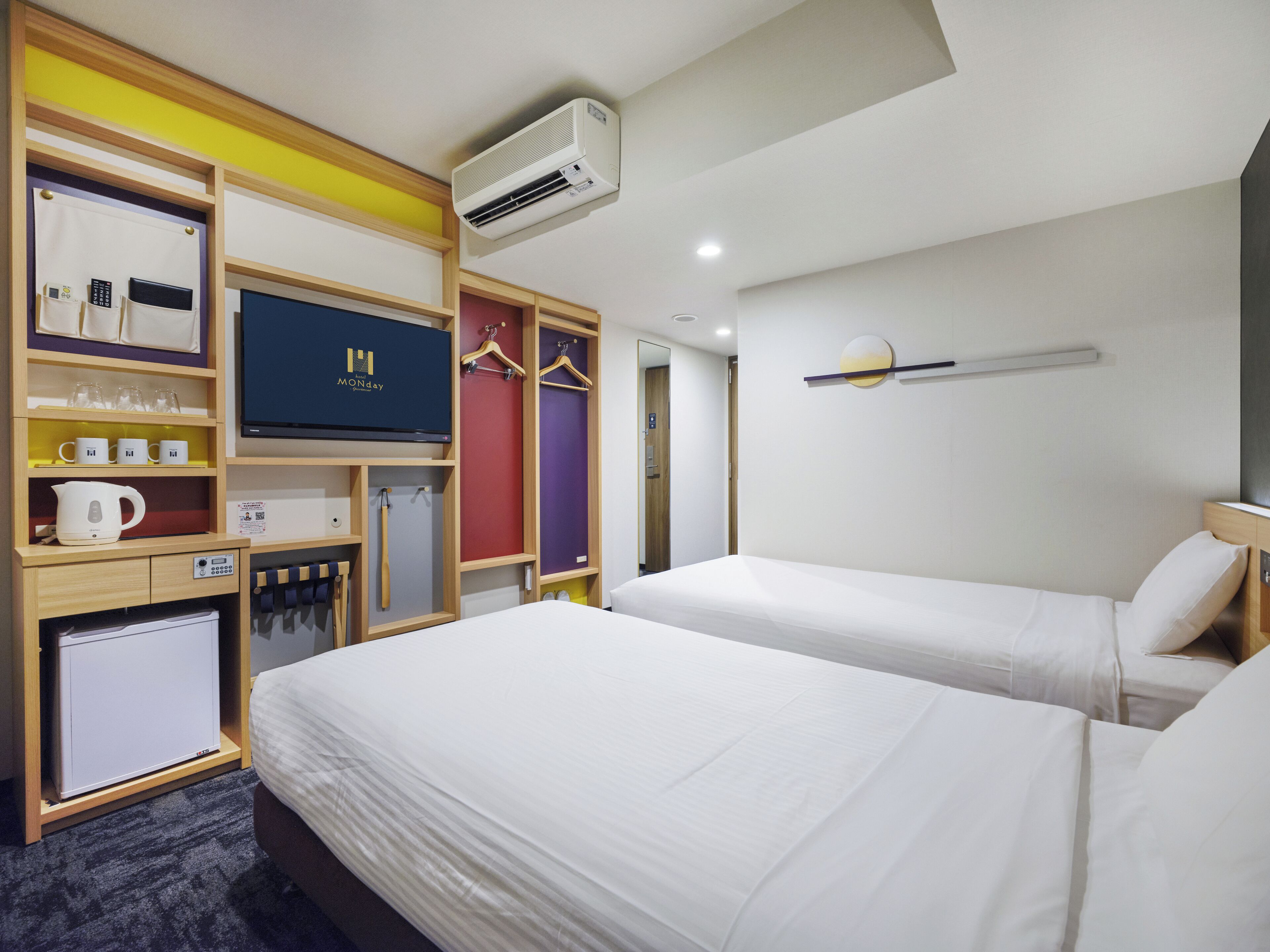 standard twin room, non smoking | 1 bedroom, in-room safe, laptop workspace, iron/ironing board