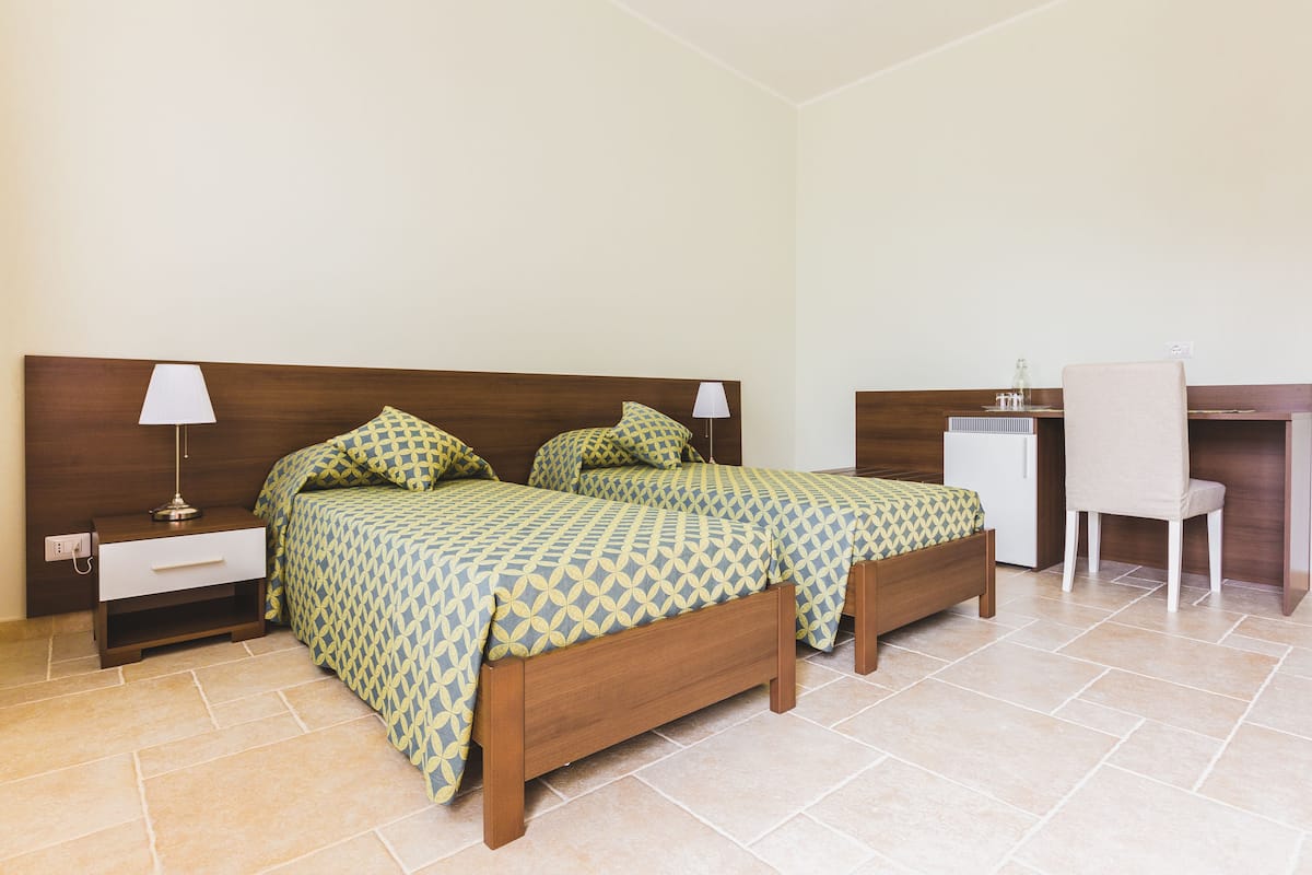 1 bedroom, premium bedding, down duvets, minibar