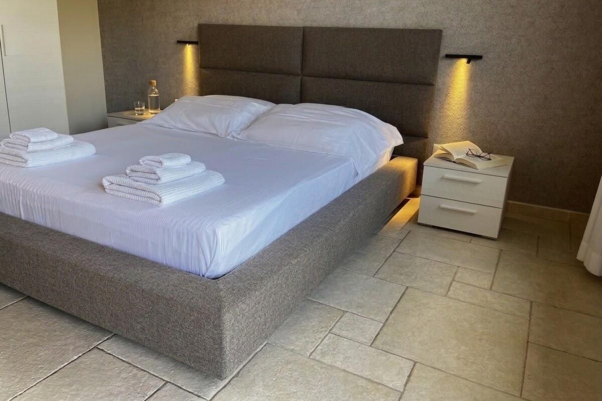 Studio, 1 Queen Bed, Kitchenette | 1 bedroom, premium bedding, down comforters, minibar