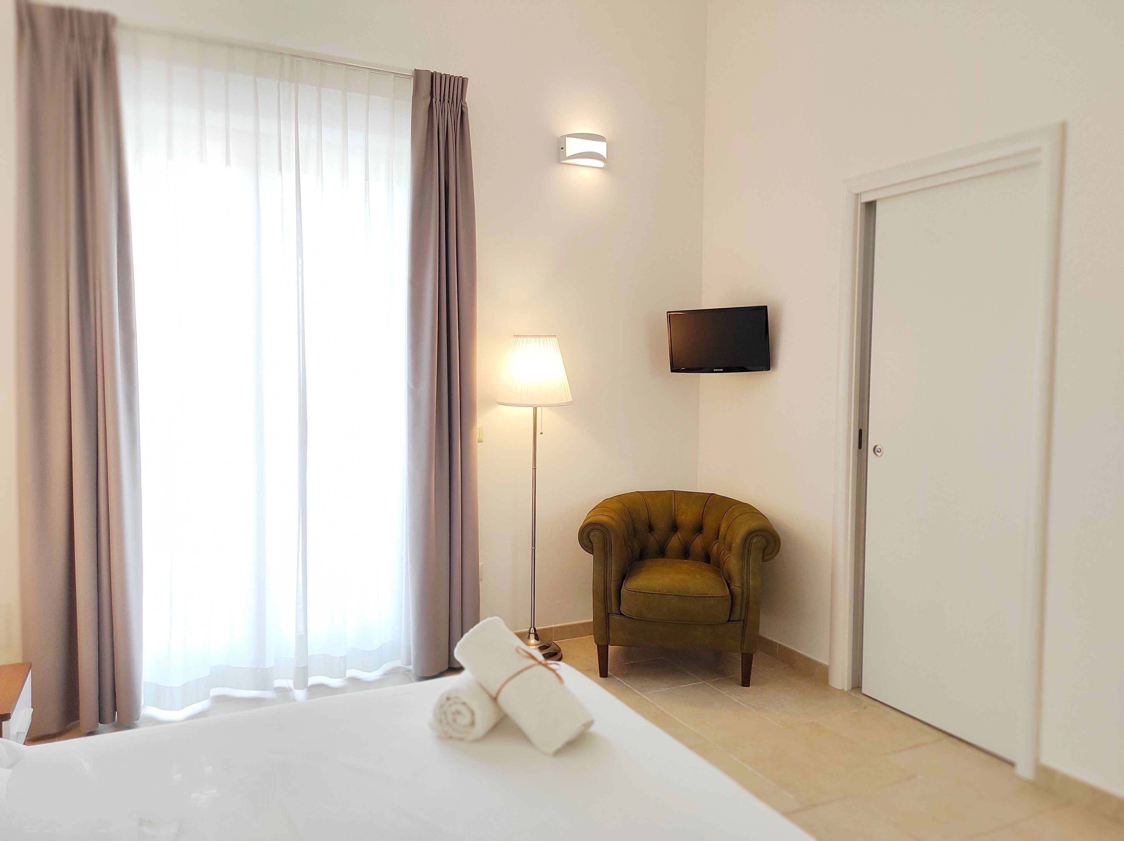 1 bedroom, premium bedding, down duvets, minibar