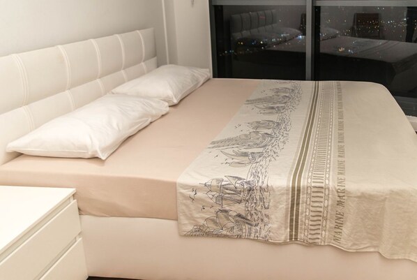 Lägenhet - 1 sovrum - icke-rökare | Skrivbord, strykjärn/strykbräda, gratis wi-fi och sängkläder