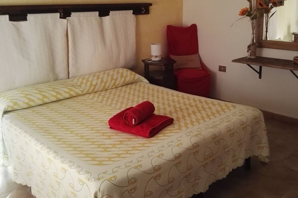 Habitación Confort | Escritorio, cunas, camas extra y wifi gratis