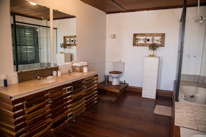 Standard-Doppelzimmer, Meerblick | Badezimmer