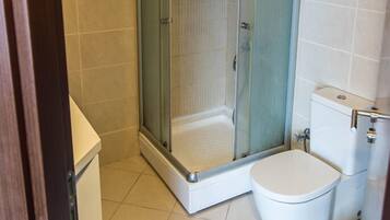 Apartment, 1 Bedroom | Bathroom | Shower, free toiletries, hair dryer, towels