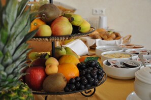 Desayuno buffet todos los días (EUR 5 por persona)