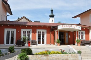 Vista frontal de la propiedad