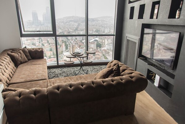Appartement, 2 chambres | Salle de séjour | Télévision LCD