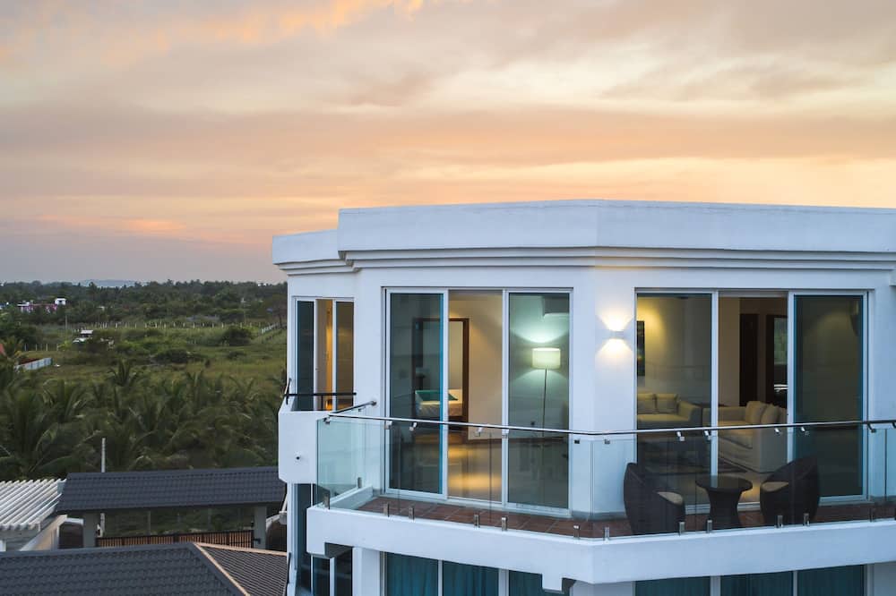 CASAMIA Oceanfront Condo Nilaveli