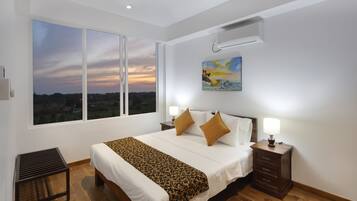 3 bedrooms, individually decorated, individually furnished, desk