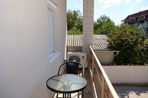 Double Room, Balcony (Upstairs) | Desk, blackout drapes, soundproofing, free WiFi