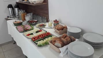 Termasuk sarapan bufet setiap hari