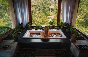 Couples treatment rooms, sauna, hot tub, steam room, Turkish bath