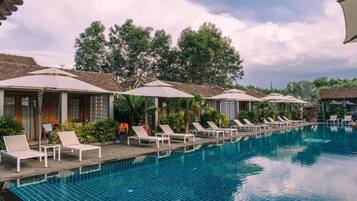 3 piscinas al aire libre