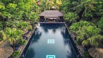 3 kolam renang outdoor