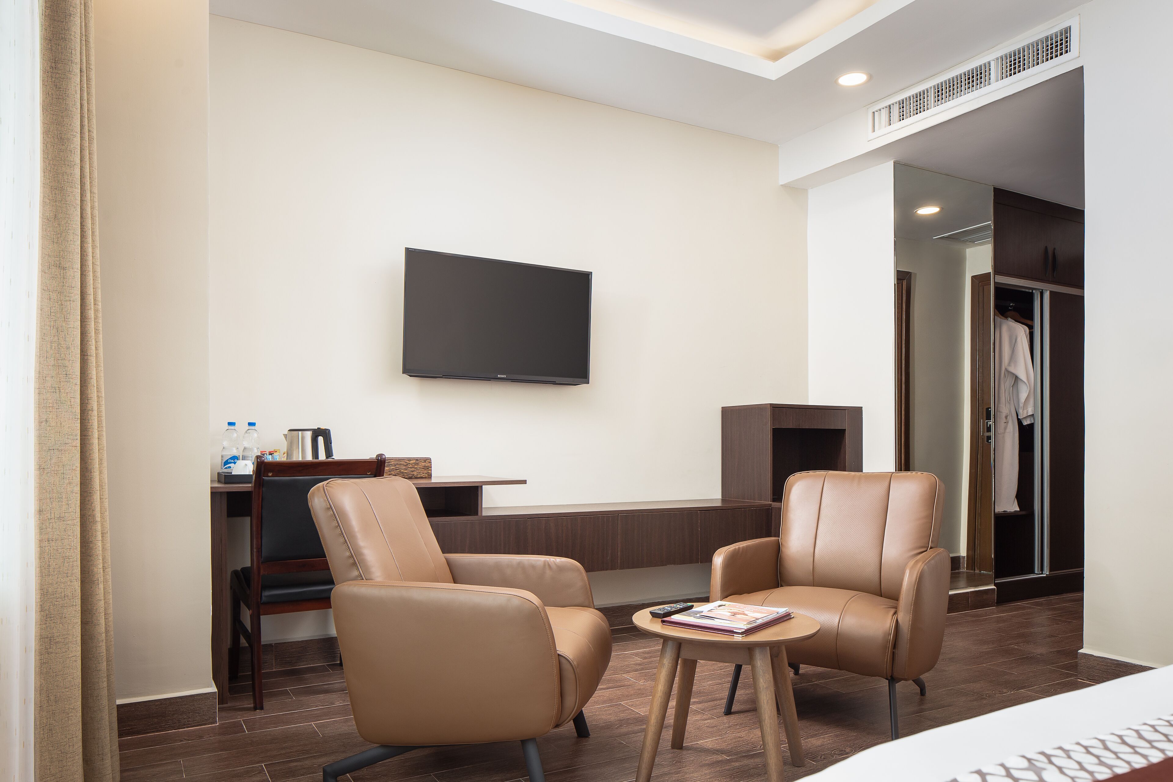 grand suite, 1 king bed, city view | 1 bedroom, premium bedding, in-room safe, individually decorated