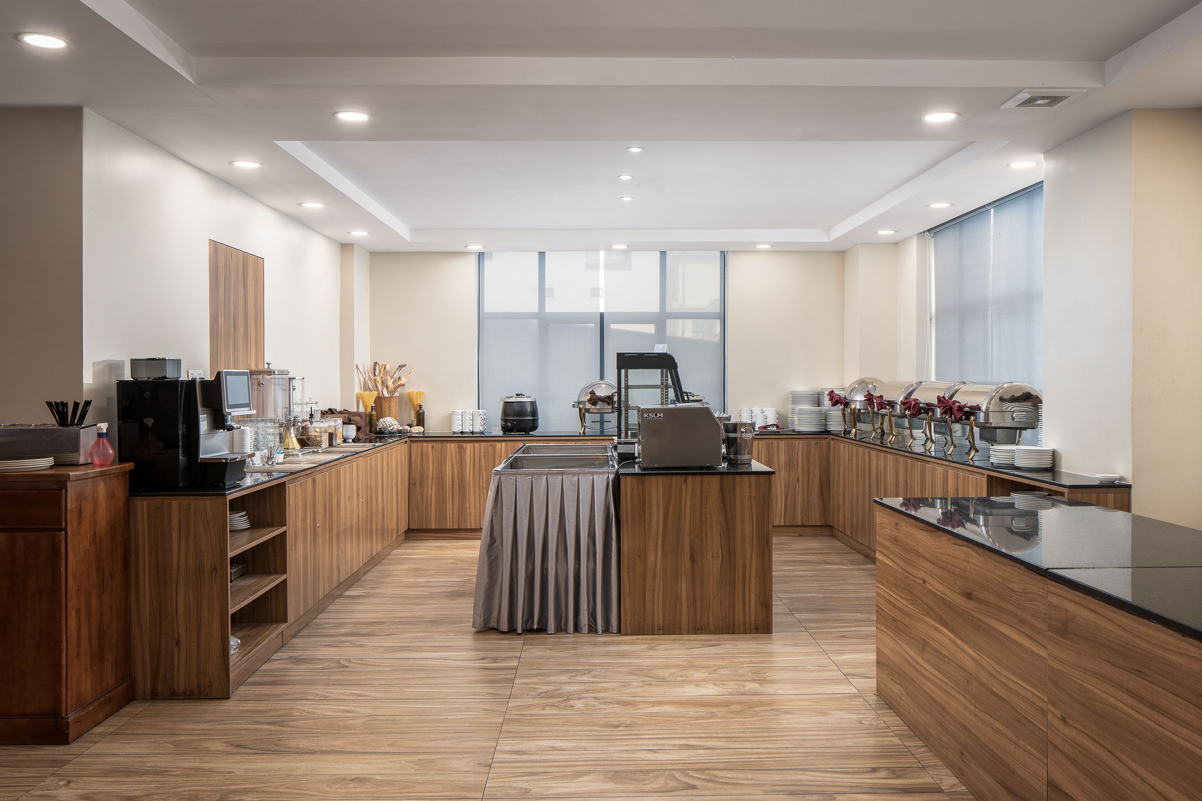 daily buffet breakfast (usd 11 per person)