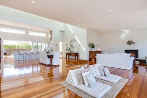 House, 3 Bedrooms | Living area - Glamour on Gulls (Sorrento)