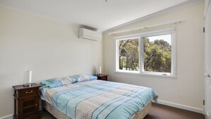 Unclassified image, 3 of 15, button - Harleian Beach House (Blairgowrie)