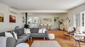 Unclassified image, 5 of 15, button - Harleian Beach House (Blairgowrie)