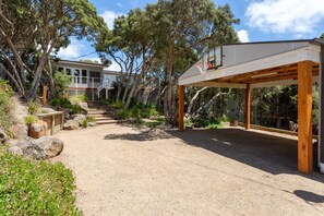 Property grounds - Harleian Beach House (Blairgowrie)