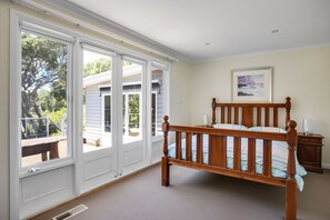 House, 4 Bedrooms (1 Queen. 1 Double, 1 Tri-bunk)