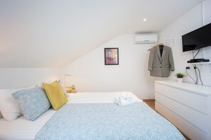1 bedroom, laptop workspace, soundproofing, free WiFi - Top floor apartment (Trogir)