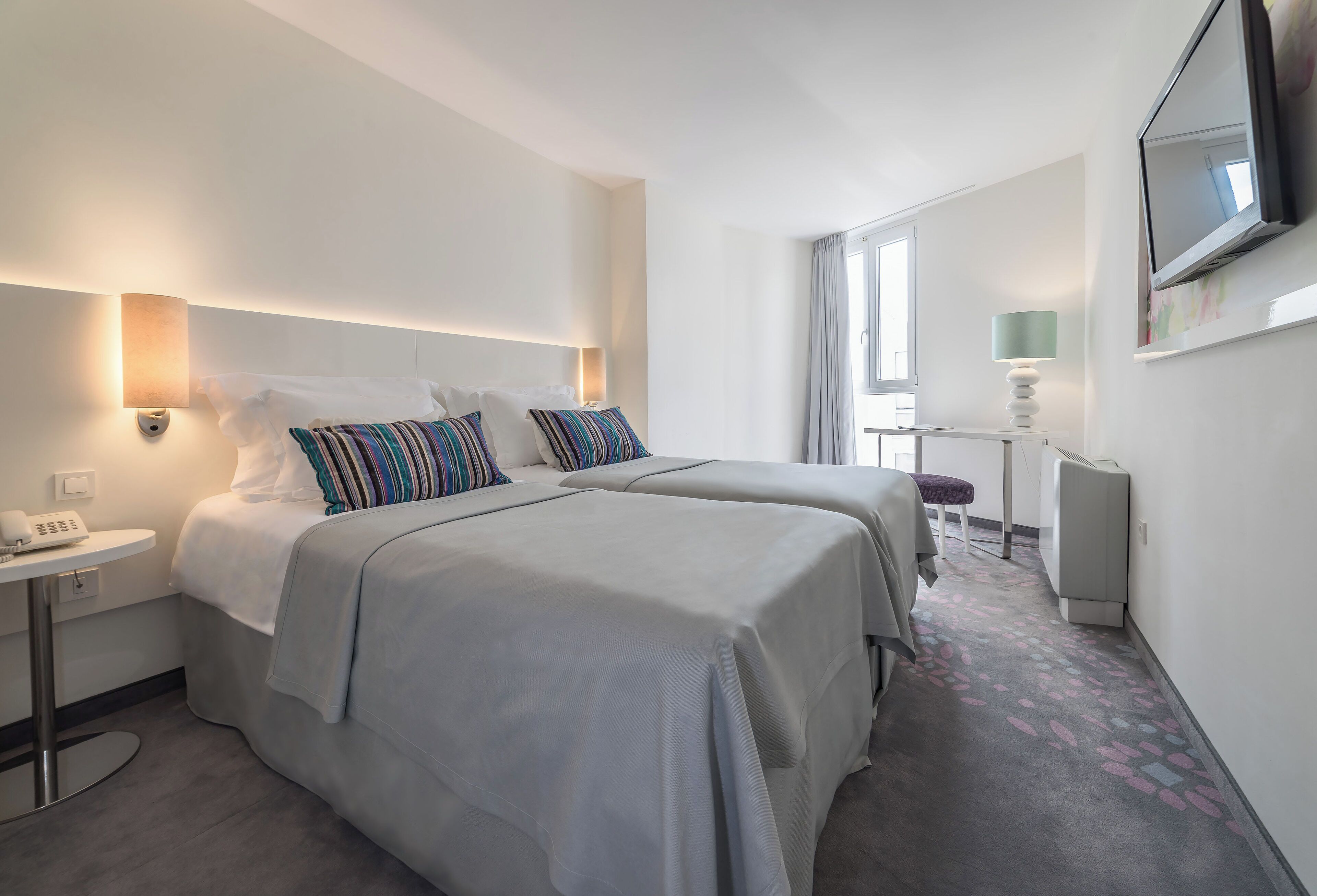 Double or Twin Room 22m² Hotel Atrium View | Caja de seguridad en la habitación, escritorio y wifi gratis 