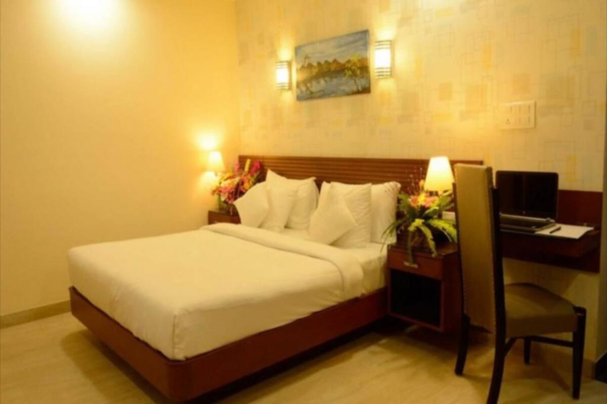 Club Double Room, 1 King Bed, Non Smoking | View from room