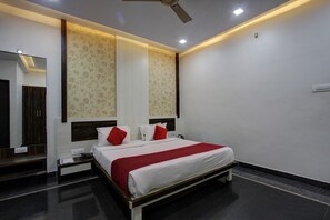 Blackout curtains, soundproofing, iron/ironing board, free WiFi