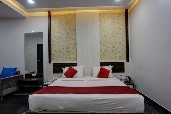 Blackout curtains, soundproofing, iron/ironing board, free WiFi