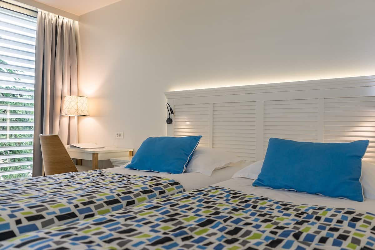 Minibar, in-room safe, free WiFi, bed sheets