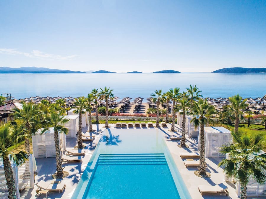 3 piscines extérieures